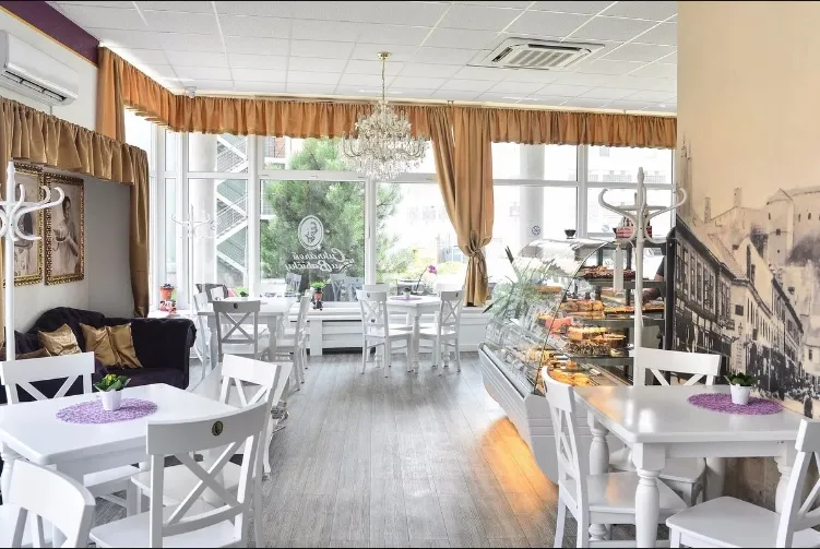 BookNoFees: 카페 – Cukráreň u Babičky – Bratislava – 할머니네 제과점, 사진 1