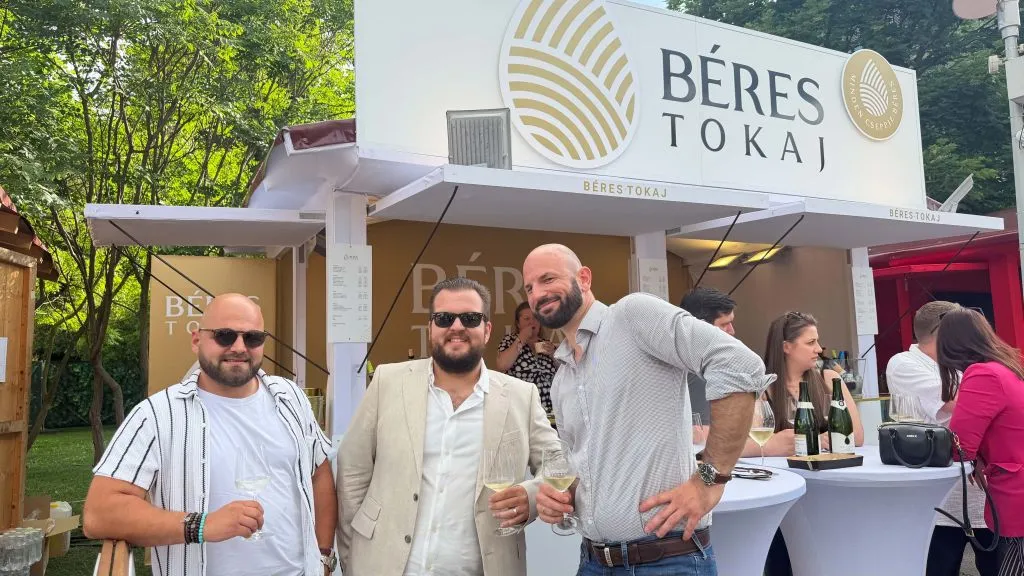 BookNoFees: 음식점 – Kis Tirol Étterem és Fogadó – Budapest – Kis Tirol Étterem és Fogadó, 사진 1