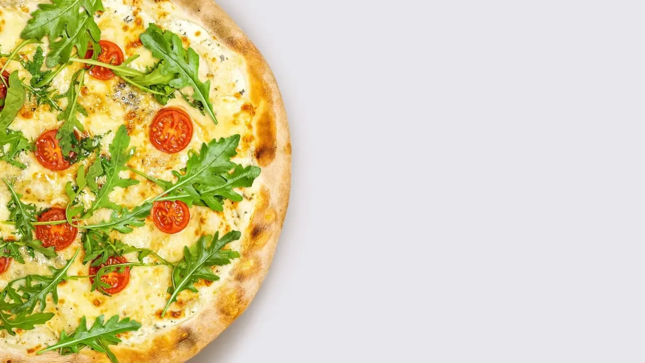 BookNoFees: 스낵바 – Pizza Letná – Prague – Pizza Letná, 사진 1