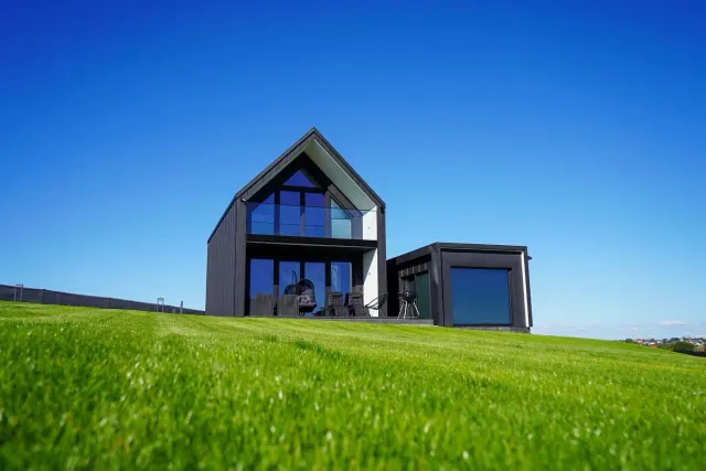 BookNoFees: 자연 속에 둘러싸인 세련된 사우나와 자쿠지가 있는 집 – Rusinowo
