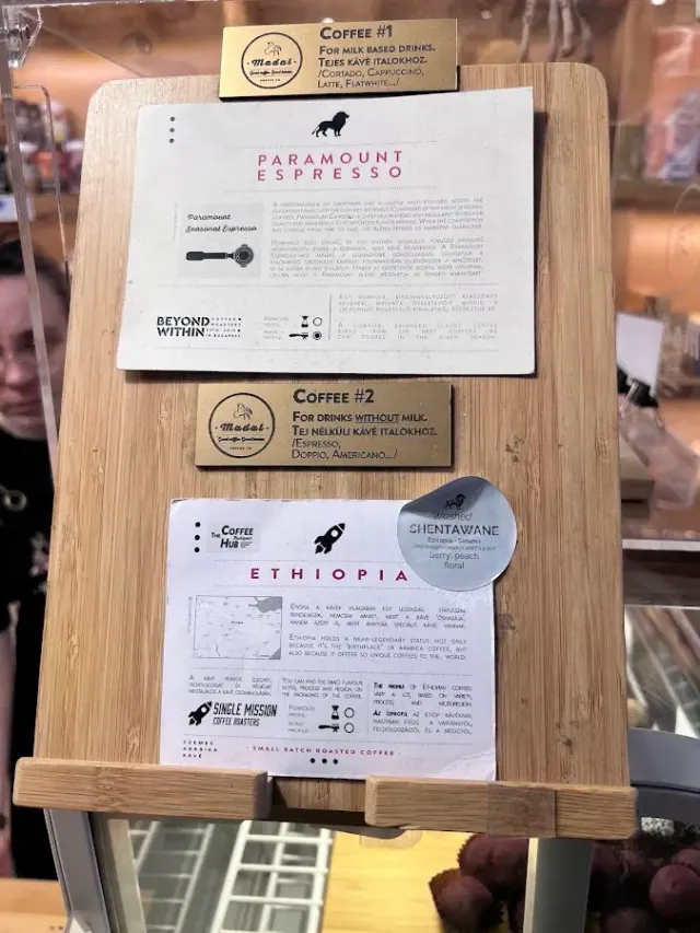 BookNoFees: 음식점 – Madal Cafe – Budapest – Madal Cafe, 사진 3