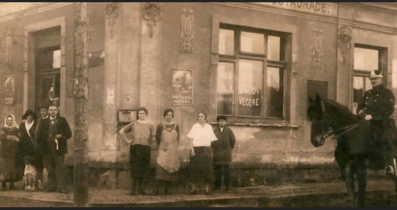 BookNoFees: 음식점 – Malešický mikropivovar – Prague – Malešický mikropivovar, 사진 1