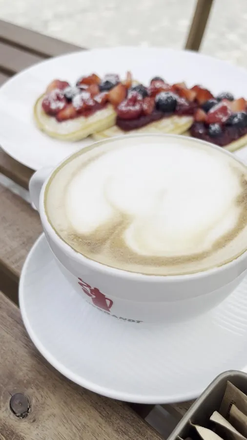 BookNoFees: 카페 – Cafe Capri – Ljubljana – 카페 카프리, 사진 3