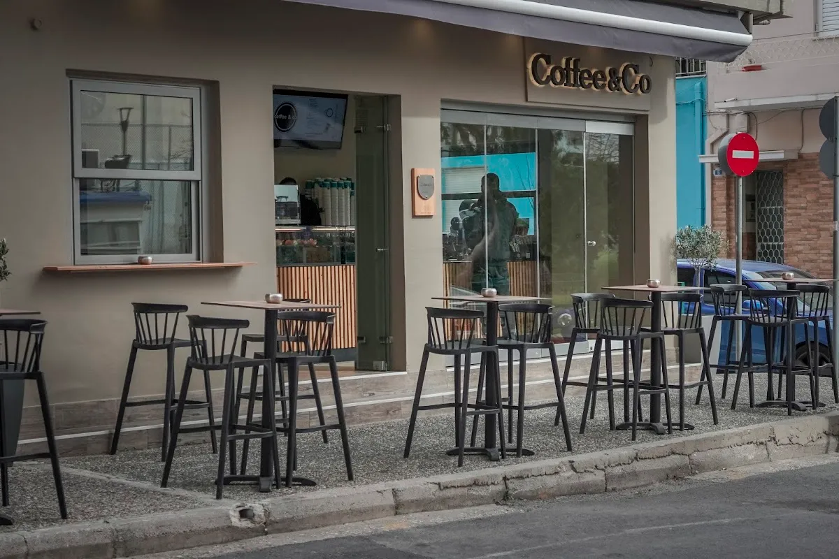 BookNoFees: 카페 – Coffee & Co. – Athens – Coffee & Co., 사진 1