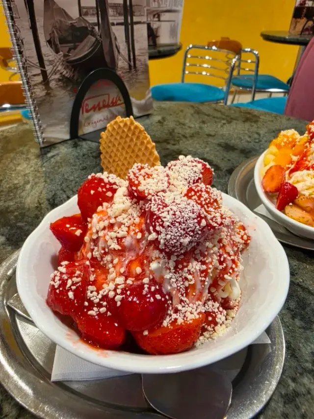 BookNoFees: 아이스크림 – Casto Fabio Italienisches Eiscafé – Marsberg – 카스토 파비오 이탈리아식 아이스크림 카페, 사진 2