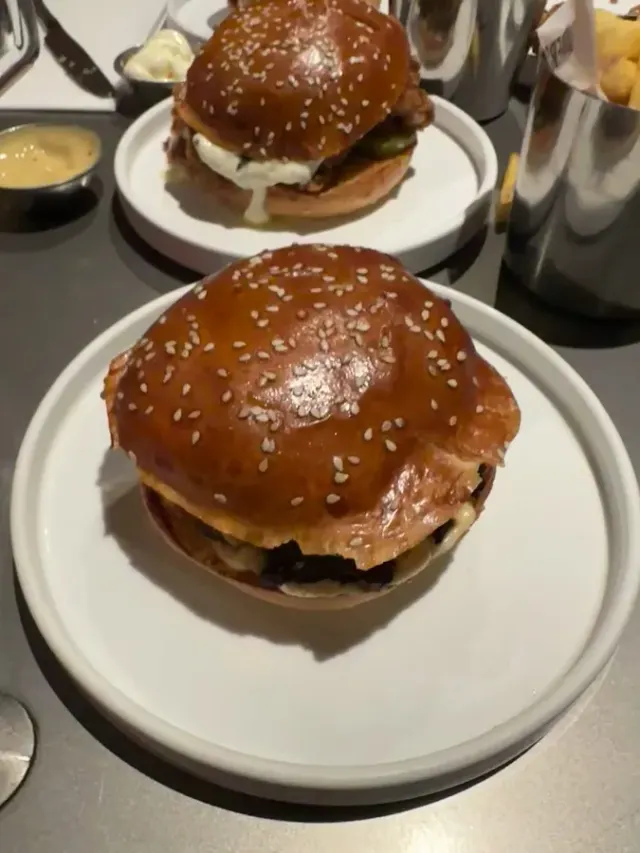 BookNoFees: 음식점 – Burger & Beyond – London – Burger & Beyond, 사진 3