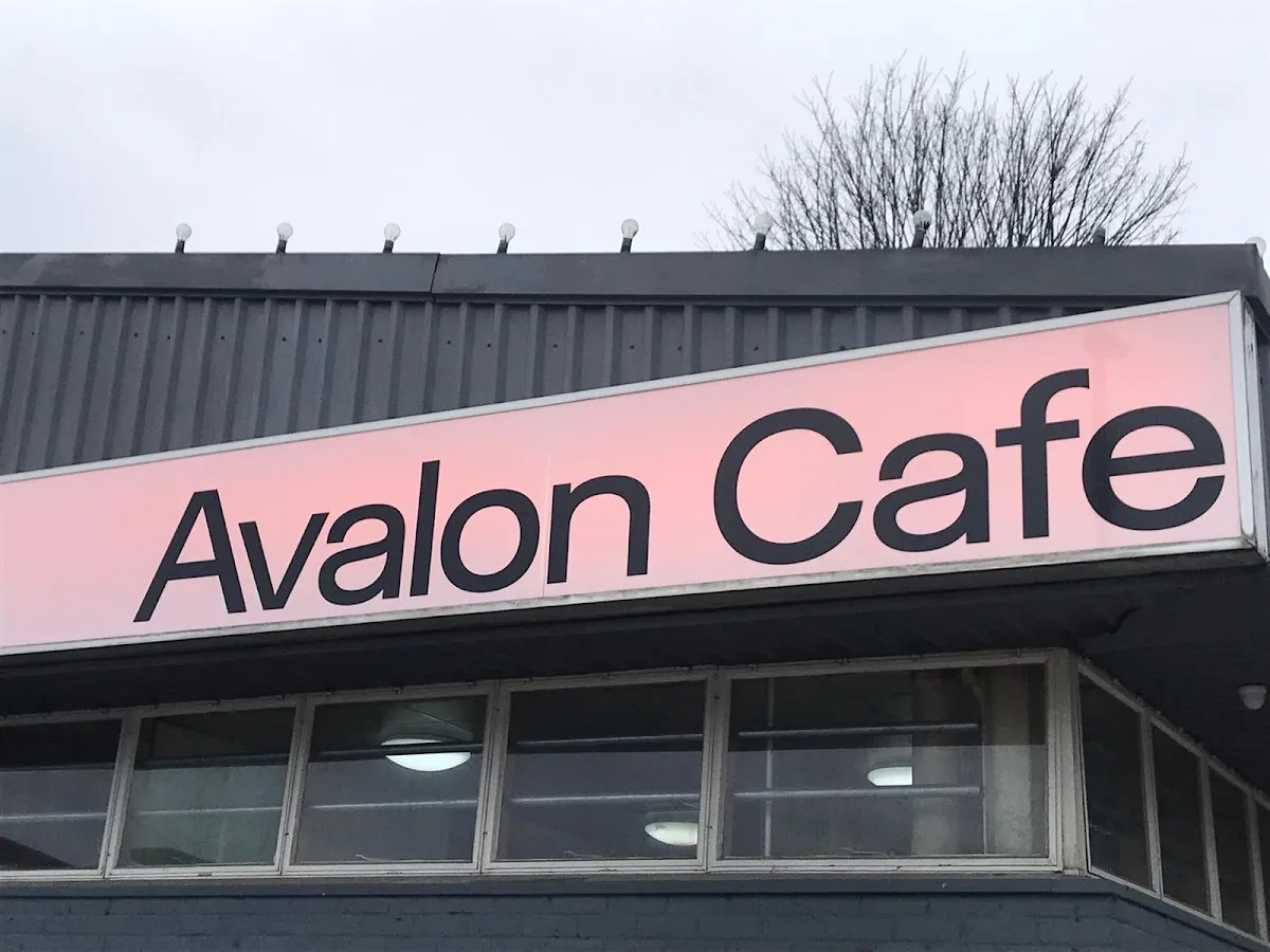 BookNoFees: 카페 – Avalon Cafe – London – 아발론 카페, 사진 1
