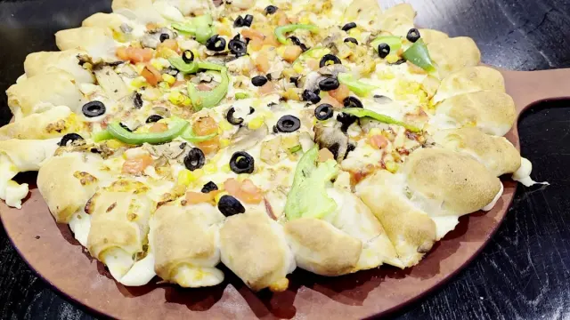 BookNoFees: 음식점 – Pizza Hut – Bucharest – Pizza Hut, 사진 3