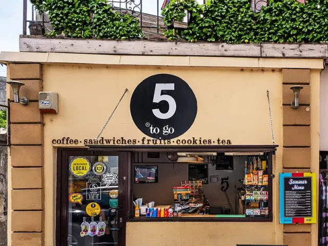 BookNoFees: 카페 – 5 to go – Bucharest – 5 to go, 사진 2