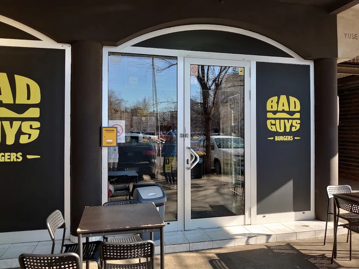 BookNoFees: 스낵바 – Bad Guys – Belgrade – 나쁜 녀석들, 사진 1