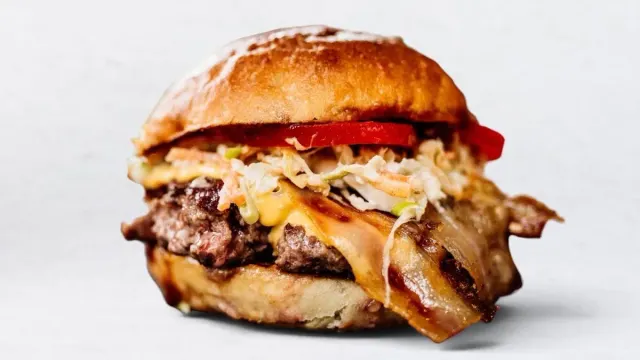 BookNoFees: 스낵바 – Hood Burger – Ljubljana – Hood Burger, 사진 2