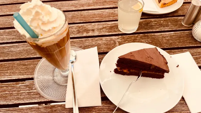 BookNoFees: 카페 – Café Behring – Berlin – Café Behring, 사진 3