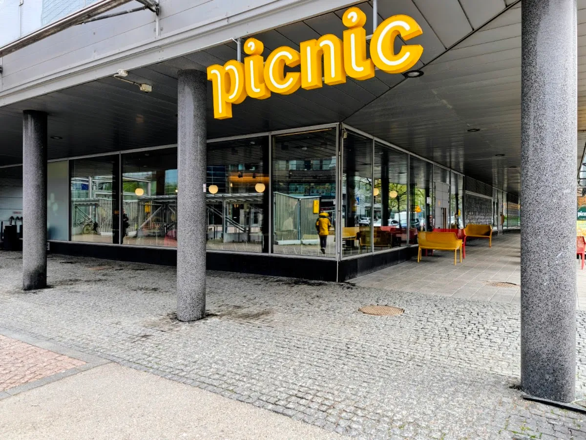 BookNoFees: 카페 – Picnic Ruoholahti – Helsinki – 피크닉 루오홀라티, 사진 1