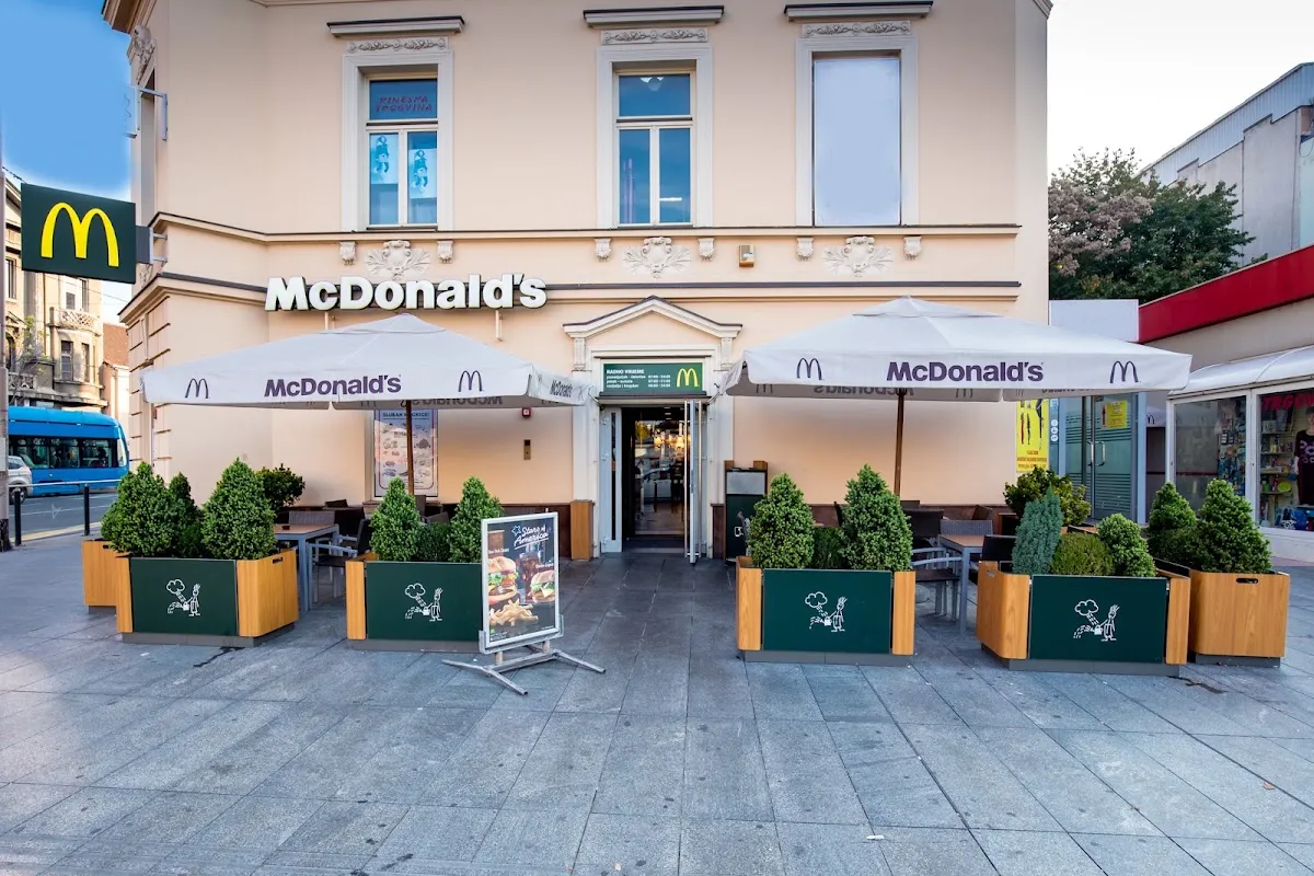 BookNoFees: 스낵바 – McDonald's – Zagreb – McDonald's, 사진 1