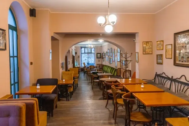 BookNoFees: 카페 – Choco-Café U Červené židle – Prague – 초코 카페 우 체르베네 지들레, 사진 2