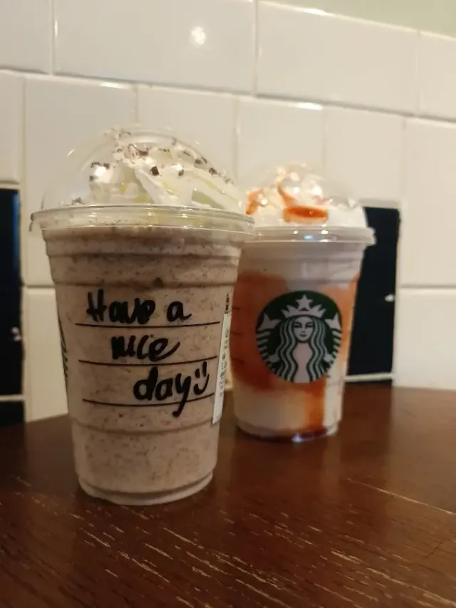 BookNoFees: 카페 – Starbucks – Dublin – 스타벅스, 사진 2