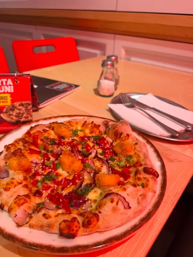 BookNoFees: 음식점 – Pizza Hut – Bucharest – Pizza Hut, 사진 2
