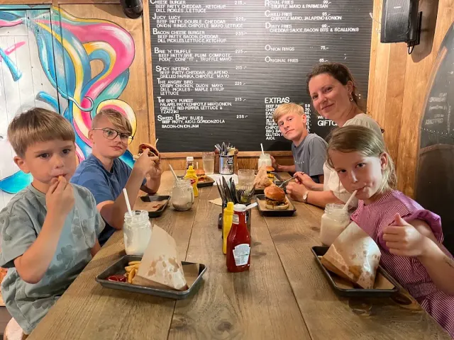 BookNoFees: 음식점 – Burger Joint – Oslo – Burger Joint, 사진 2
