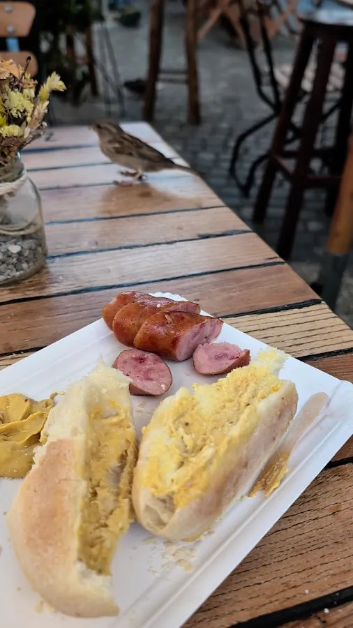 BookNoFees: 스낵바 – Klobasarna – Ljubljana – Klobasarna, 사진 3