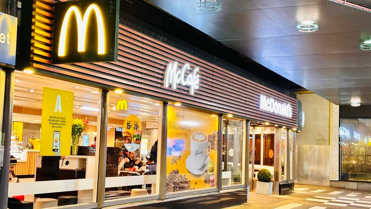 BookNoFees: 스낵바 – McDonald's – Stockholm – McDonald's, 사진 1