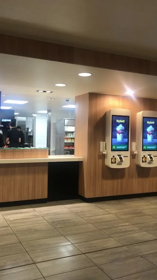 BookNoFees: 스낵바 – McDonald's – Stockholm – McDonald's, 사진 3