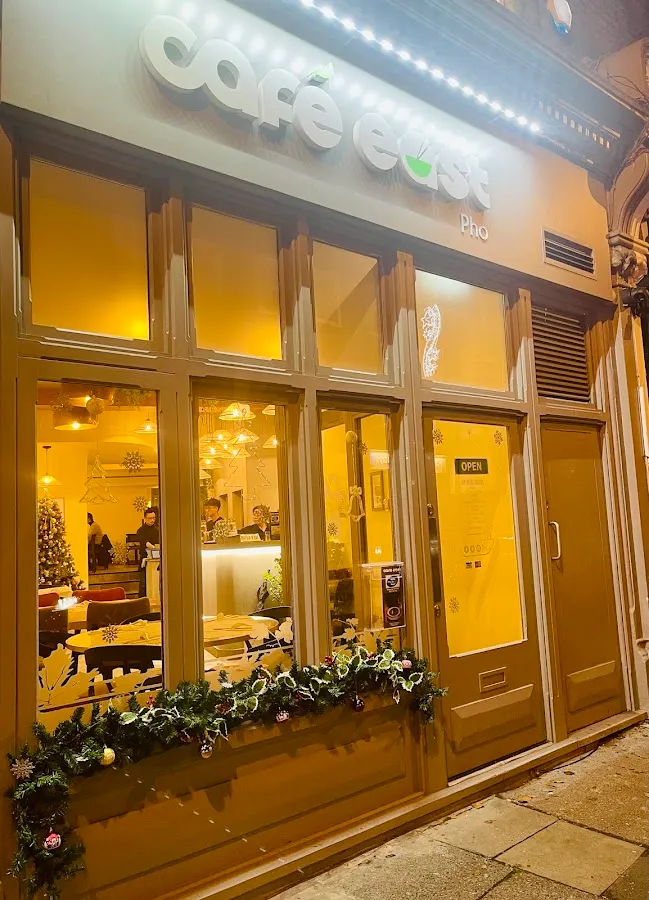 BookNoFees: 음식점 – Cafe East Pho – London – 카페 이스트 포, 사진 1