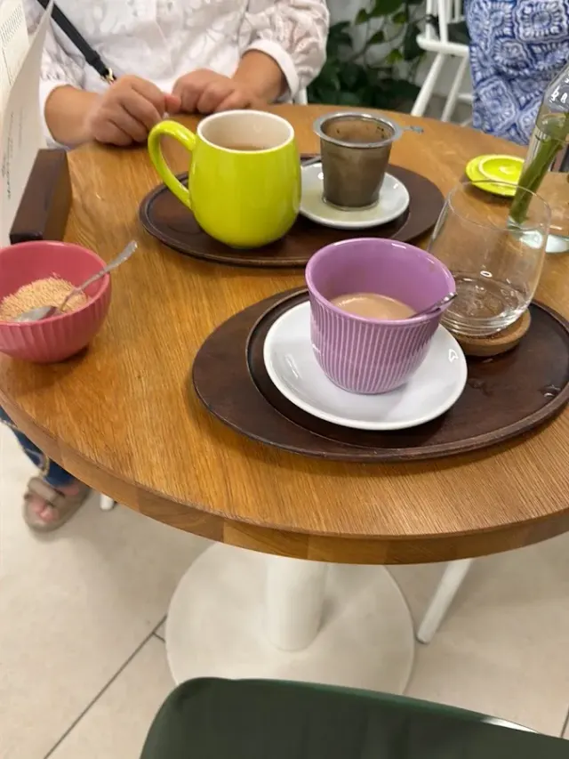 BookNoFees: 카페 – Martineum café – Bratislava – 마르티네움 카페, 사진 2