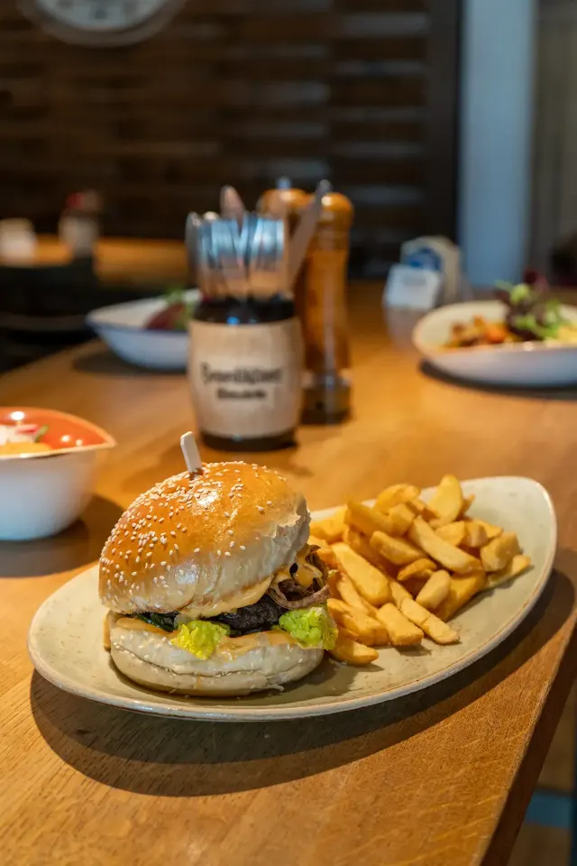 BookNoFees: 음식점 – Benediktiner Wirtshaus – Attendorn – 베네딕티너 비르츠하우스, 사진 3