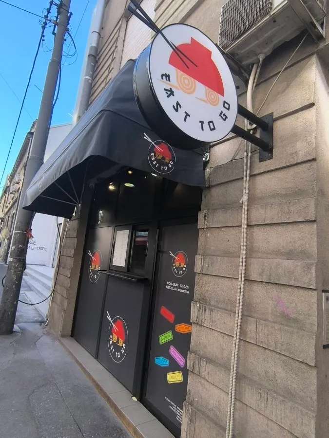 BookNoFees: 스낵바 – East to Go – Belgrade – East to Go, 사진 1