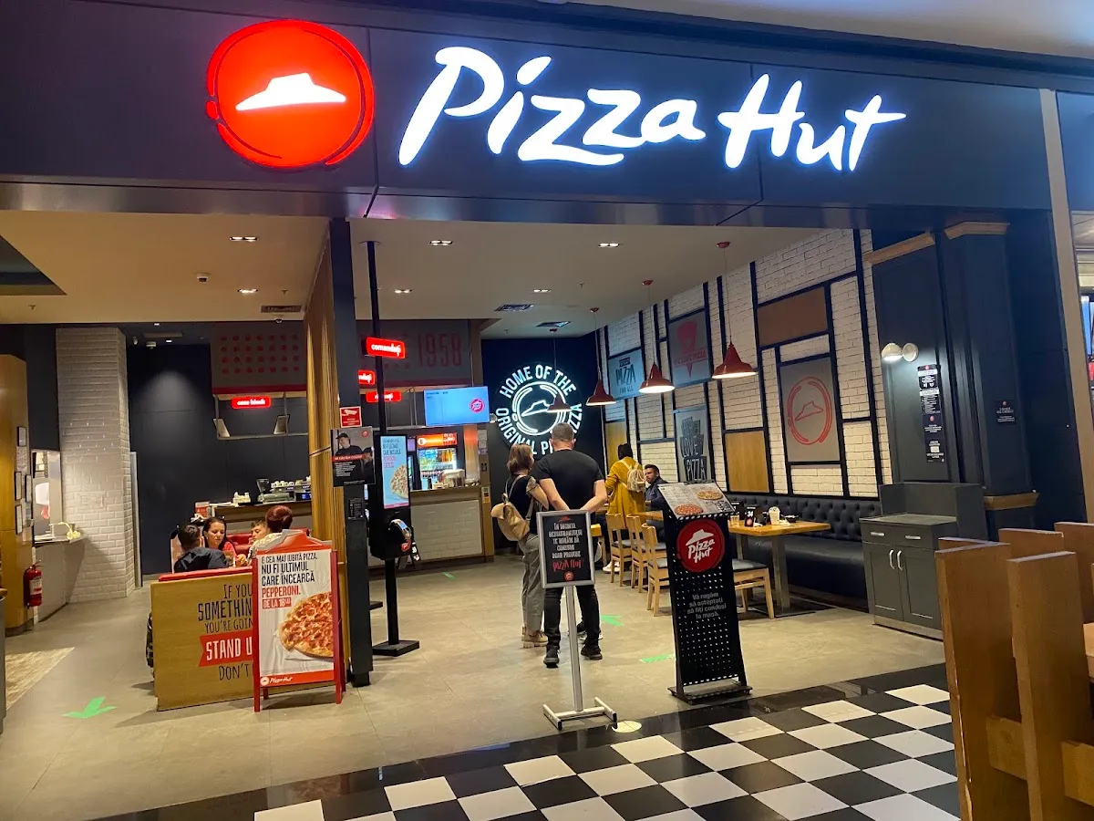 BookNoFees: 음식점 – Pizza Hut – Bucharest – Pizza Hut, 사진 1