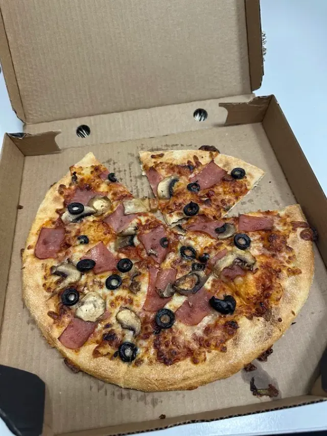 BookNoFees: 음식점 – Pizza Hut – Bucharest – Pizza Hut, 사진 2