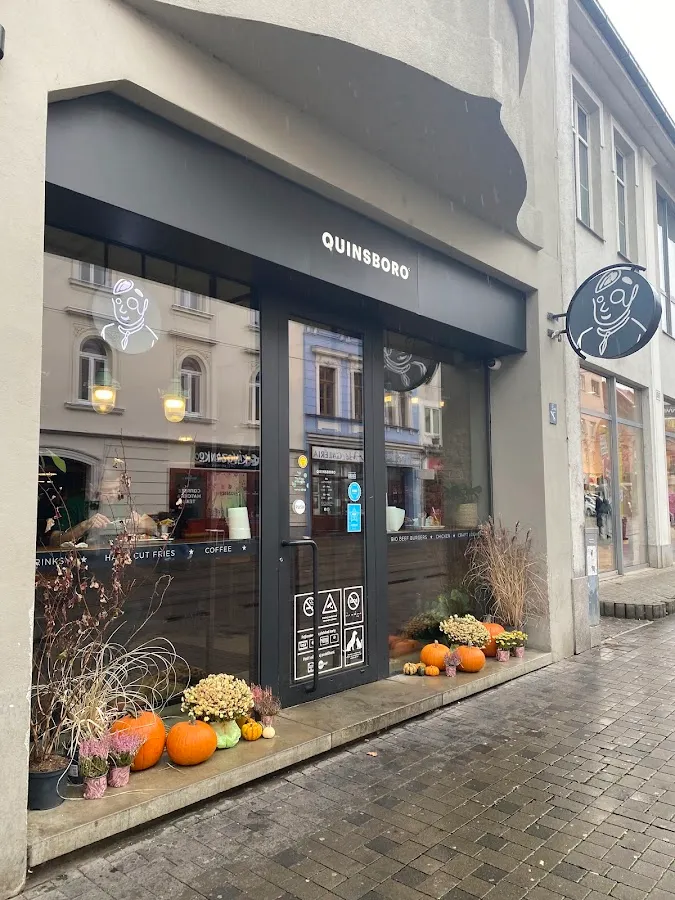 BookNoFees: 스낵바 – Quinsboro – Bratislava – Quinsboro, 사진 1