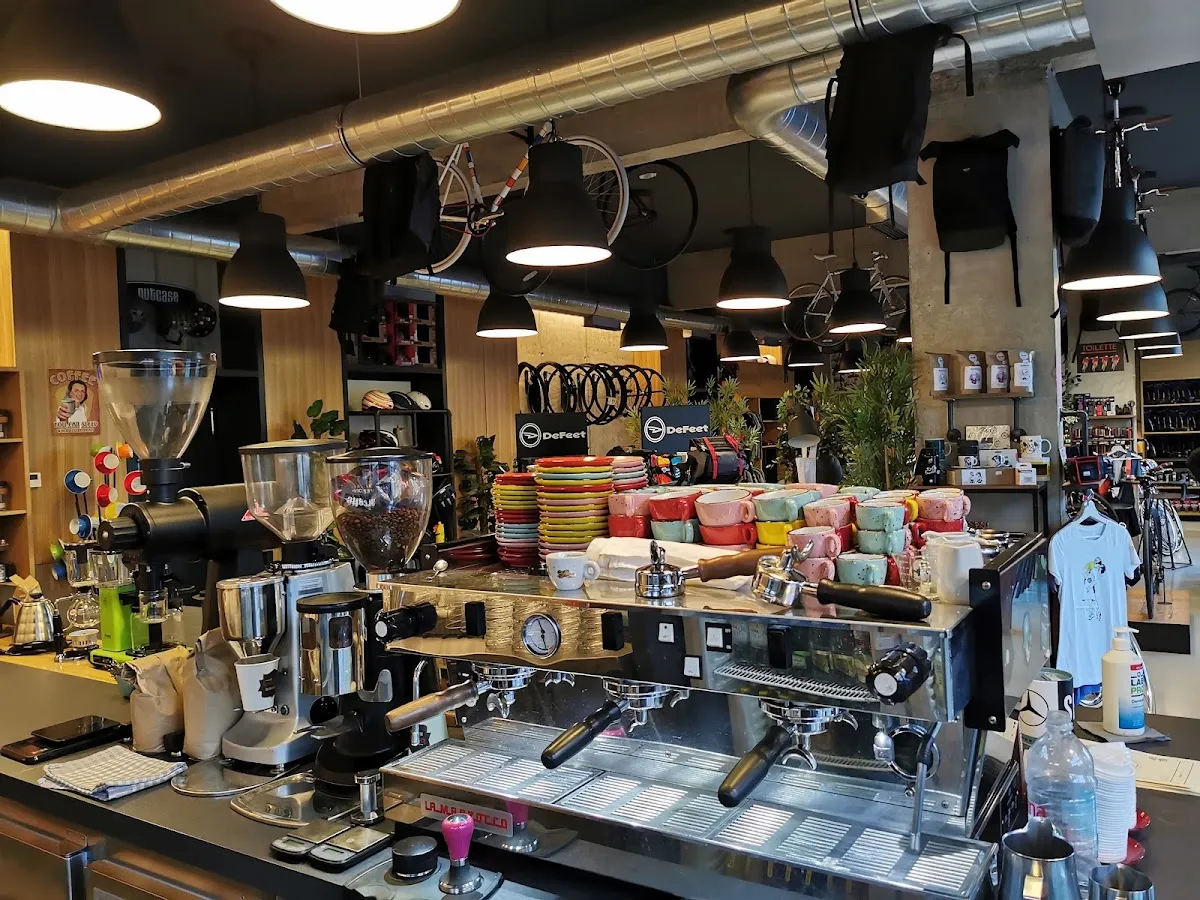 BookNoFees: 카페 – Bonk – Zagreb – 쿵, 사진 1
