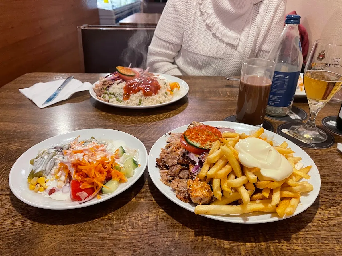 BookNoFees: 음식점 – Gaststätte Lesvos Grill – Sundern – 레스보스 그릴 식당, 사진 1